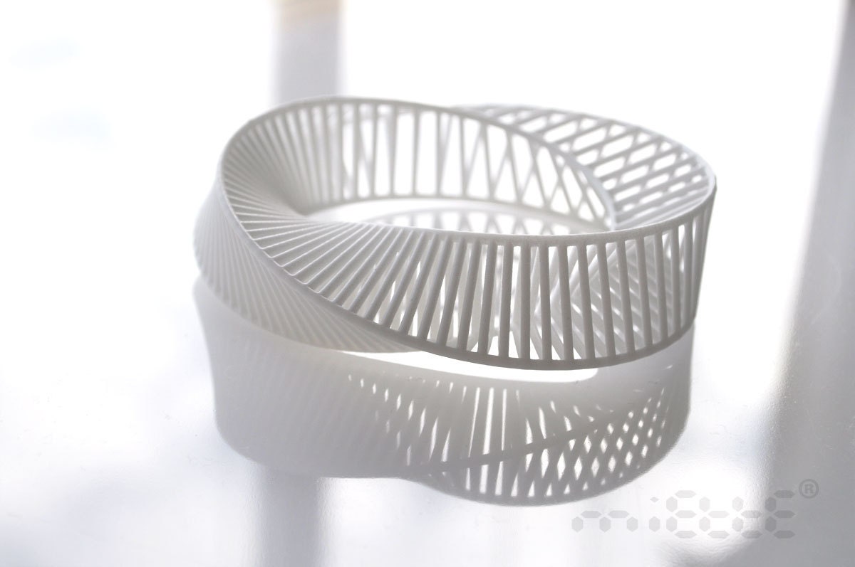 Bracelet Géométrique « Moebius » - sustainable PLA bioplastic bracelet - Miette jewelry