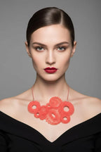 Collier Spiro bijoux fait mains, fil de cotton, argenté, rouge, noir,  art - sustainable bioplastic jewelry - Miette