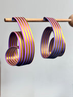 Boucles d'oreille « Ruban Spirale » irisées